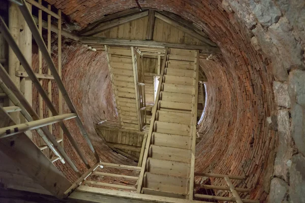 Scala Legno Una Torre Pietra Rotonda — Foto Stock