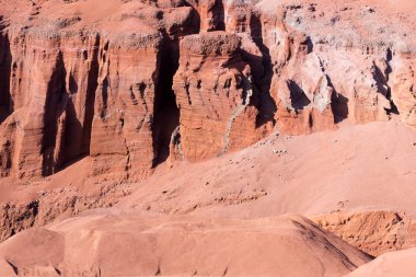 Kırmızı dağ duvar Lanzarote Adası. Kanarya Adaları. İspanya
