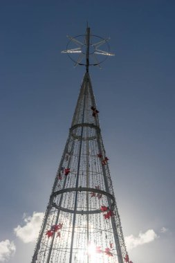 Noel ağacı önünde mavi gökyüzü. Lanzarote. Kanarya Adaları. İspanya