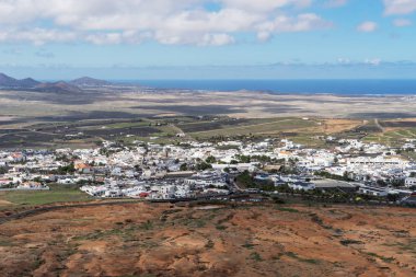 Üstten görünüm Teguise şehir Castle Hill. Lanzarote. Kanarya Adaları. İspanya