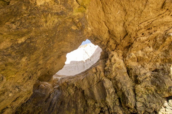 Díra Skály Pláži Algarve Portugalsko — Stock fotografie