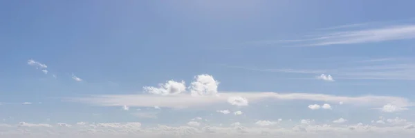 Imagem Panorâmica Céu Azul Nuvens Como Fundo — Fotografia de Stock