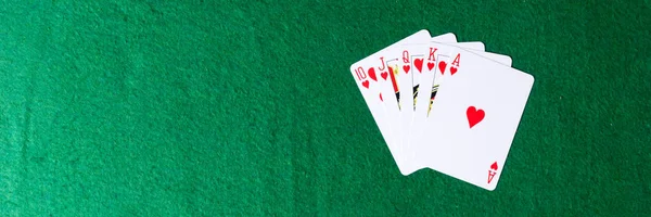 Koninklijke Flush Van Harten Groene Achtergrond Winnende Handen Van Poker — Stockfoto