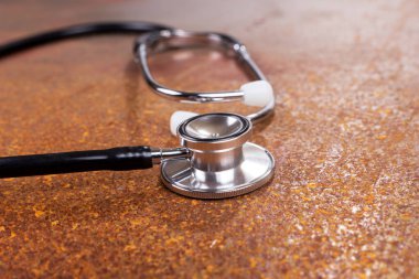 Paslı arka plan da kalp atışı ve basınç ölçümü için tıbbi stetoskop