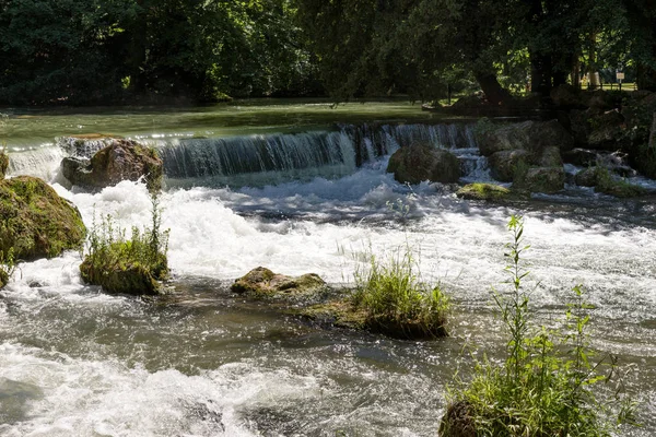 Vatten Isar Den Engelska Trädgården München Tyskland — Stockfoto