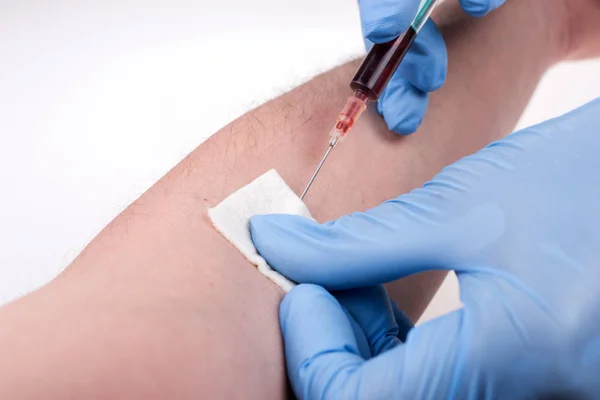 Enfermera Con Guantes Goma Azul Usando Jeringa Chupar Sangre Línea —  Fotos de Stock