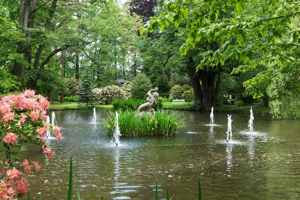 Fontaine Sculpture Dans Parc Municipal Été — Photo
