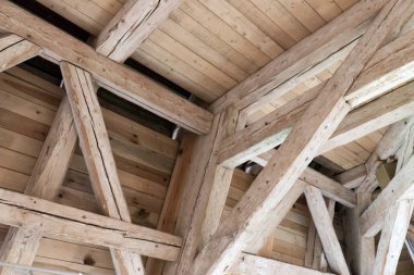 Eski bir binanın tavan, ahşap çatı ahşap kirişler