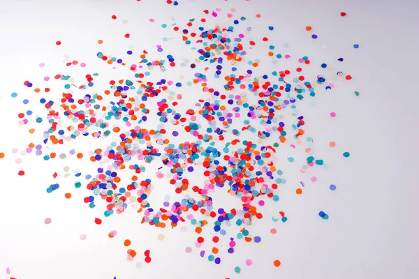 Kleurrijke Confetti Witte Achtergrond Gelukkige Viering Partij — Stockfoto