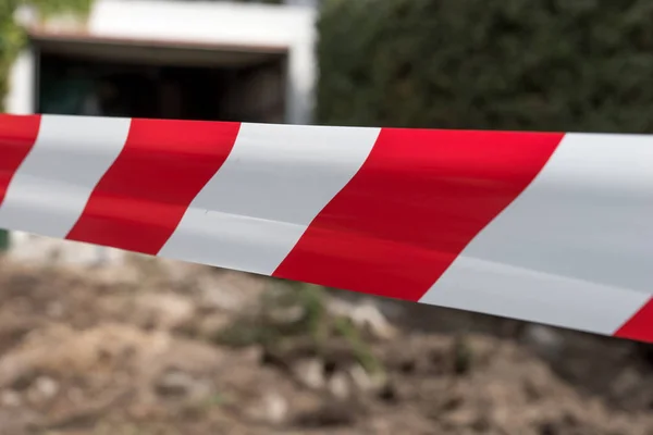 Barriere Rotes Und Weißes Band Sperrung Der Baustelle Wegen Verletzungsgefahr — Stockfoto