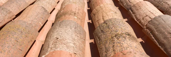 Imagem Panorâmica Telhados Típicos Ornamento Terracota Telhas Vermelhas Nas Ilhas — Fotografia de Stock