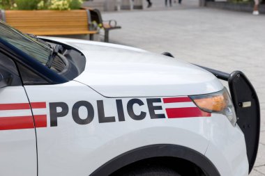 Arabanın ayrıntıları Kanada polisinden. Arabanın üzerindeki yazı... Polis.