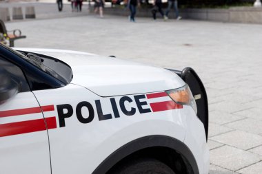 Arabanın ayrıntıları Kanada polisinden. Arabanın üzerindeki yazı... Polis.
