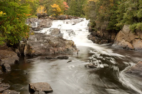 Lunga Esposizione Cascata Croches Autunno Parco Nazionale Del Mont Tremblant — Foto Stock