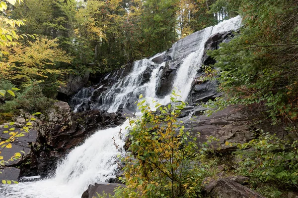 Vista Cascada Chute Aux Rats Parque Nacional Mont Tremblant Quebec —  Fotos de Stock