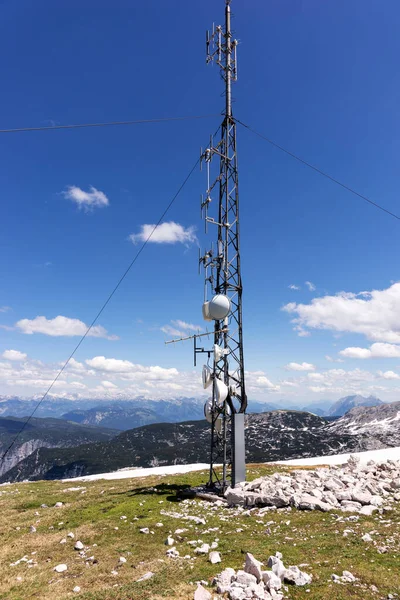 Telekommunikationsantennenmast Und Funkantennenmast Auf Dem Berg — Stockfoto