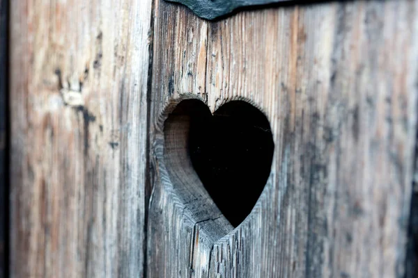 Heart Shape Old Wooden Door Toilet — Stock Photo, Image