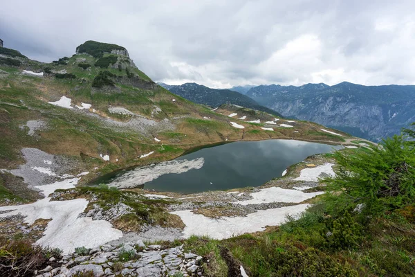 Meer Oostenrijkse Alpen Met Laatste Sneeuw Augstsee Verliezer Oostenrijk — Stockfoto