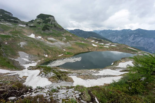 Meer Oostenrijkse Alpen Met Laatste Sneeuw Augstsee Verliezer Oostenrijk — Stockfoto