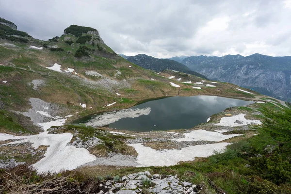 Jezioro Austriackich Alpach Ostatnim Śniegiem Augstsee Przegrany Austria — Zdjęcie stockowe