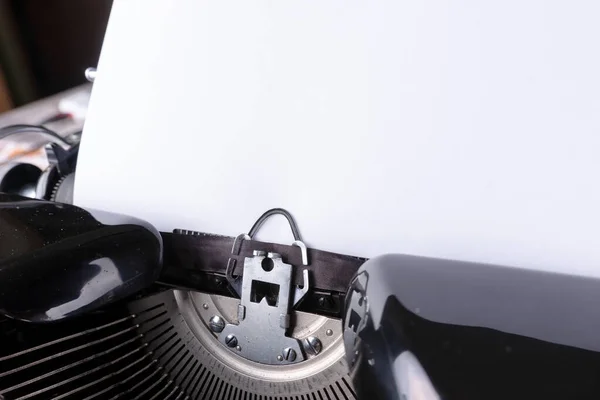 Vintage Γραφομηχανή Άδειο Φύλλο Χαρτιού Τοποθετήστε Χώρο Αντιγραφής Για Κείμενό — Φωτογραφία Αρχείου