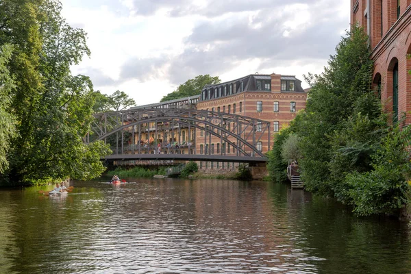 Puente Koenneritz Leipzig Fotografiado Desde Río Weisse Elster Sajonia Alemania —  Fotos de Stock