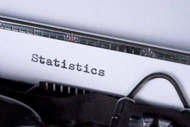 Yazı İstatistikleri beyaz kağıda eski daktilo ile yazılmış
