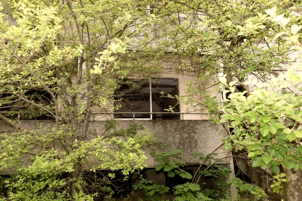 Balkon Starego Wieżowca Rozbiórki — Zdjęcie stockowe