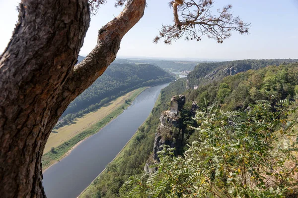 Blick Auf Die Elbe Vom Bastei Felsen Der Sächsischen Schweiz — Stockfoto