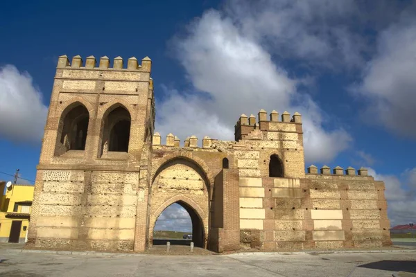 Duvarlı Muhafaza Vila Spanya Madrigal Las Altas Torres Batı Kapısını — Stok fotoğraf