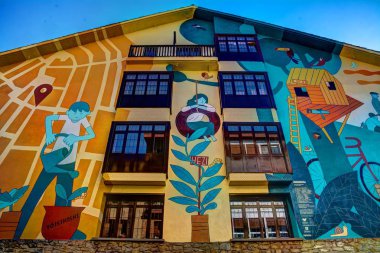 Vitoria-Gasteiz Alava (İspanya) iyi, güzel ve orijinal duvar resimleri ile binalar topluluğudur. Burada onlardan biri takdir ediyoruz.