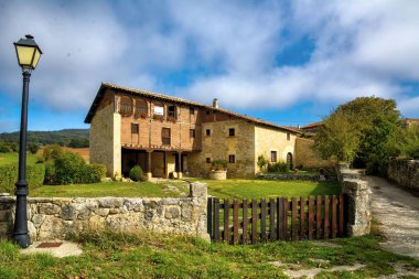 San Vicentejo, ilçe, Travio içinde Burgos (İspanya yerleşim belediyesinde güzel bir binanın görünümü).