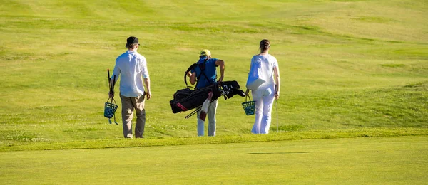 Jugadores Golf Cambiando Posición Campo Golf —  Fotos de Stock