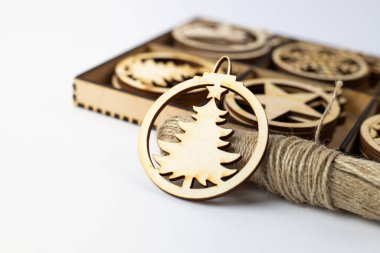 Tahtadan yapılmış Noel süsü