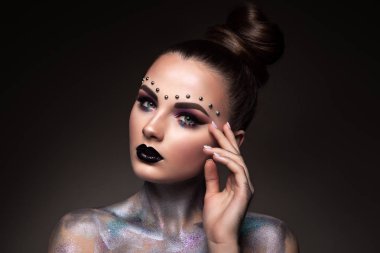 güzel genç kadın yüzü