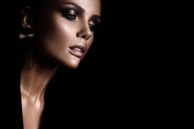 makyaj ve moda saç sıkı seksi kadınla 