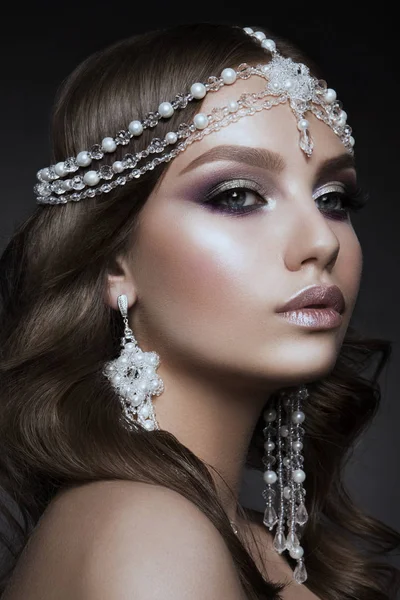 Beautiful woman with professional make upWoman with tiara on her hed — Stock Photo, Image