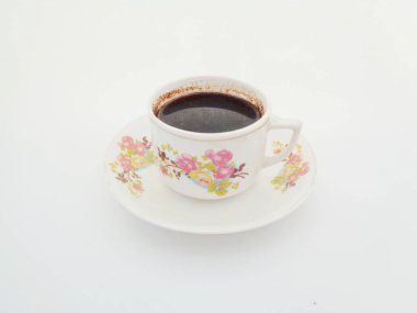 Beyaz arka planlı Endonezya tarzı siyah kahve