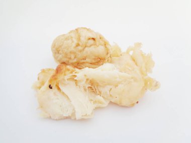 Kızarmış mayalanmış manyok, Endonezya 'nın ünlü sokak yemekleri, ya da sokak atıştırmalıkları. Bant Goreng, Rondo Royal veya kızarmış peuyeum adında bir Endonezyalı. Tatlı, kremalı, çıtır çıtır, biraz yağlı ve lezzetli..