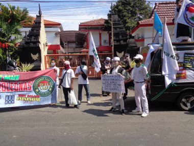 Kediri, Doğu Java Endonezya, 16 Temmuz 2020: Sokaktaki Endonezya gösterisi. Taslak taslak HIP hakkında gösteri (RUU HIP).