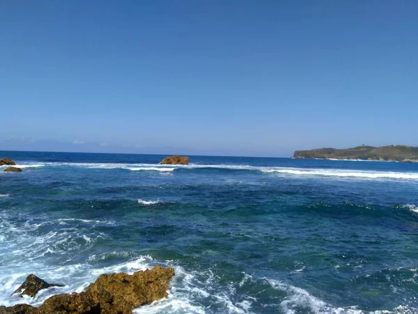 Hermoso Paisaje Playa Azul Playa Tambakrejo Hermosa Playa Indonesia Blitar — Foto de Stock