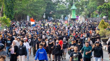 Endonezyalı ayaklandı ve Temsilciler Meclisi 'nden (DPR).