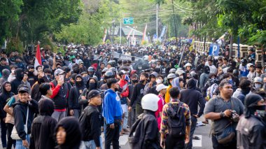 Endonezyalı ayaklandı ve Temsilciler Meclisi 'nden (DPR).