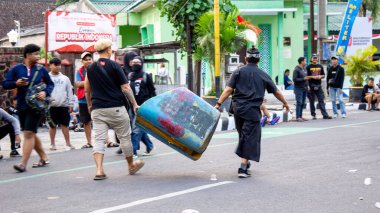 Endonezyalı ayaklandı ve Temsilciler Meclisi 'nden (DPR).
