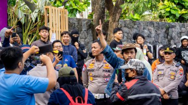 Endonezyalı ayaklandı ve Temsilciler Meclisi 'nden (DPR).