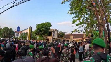 Endonezyalı ayaklandı ve Temsilciler Meclisi 'nden (DPR).