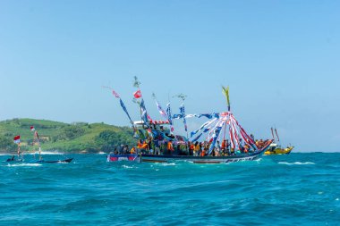 Pethik Düzeni seremonisi. Pethik Laut Endonezya 'daki balıkçılar için bir şükran günü törenidir..