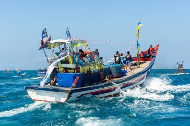 Pethik Düzeni seremonisi. Pethik Laut Endonezya 'daki balıkçılar için bir şükran günü törenidir..