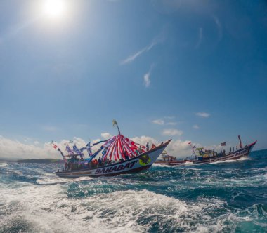 Pethik Düzeni seremonisi. Pethik Laut Endonezya 'daki balıkçılar için bir şükran günü törenidir..