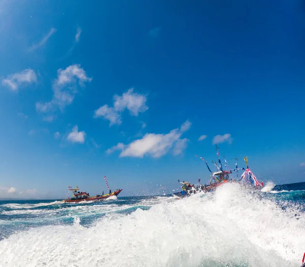 Pethik Düzeni seremonisi. Pethik Laut Endonezya 'daki balıkçılar için bir şükran günü törenidir..